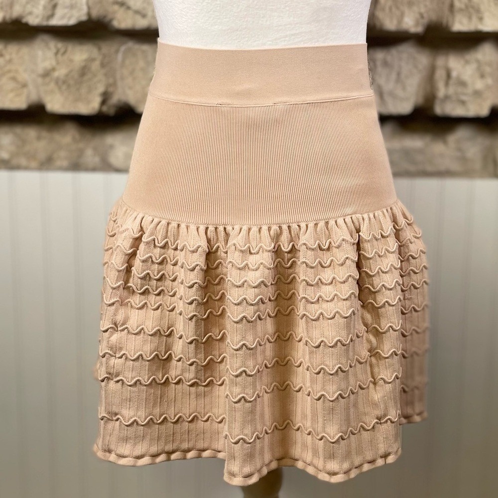 BCBG MAXAZRIA Light Peach Ribbed Knit Ruffle Mini Skirt Womens Small - Picture 1 of 7